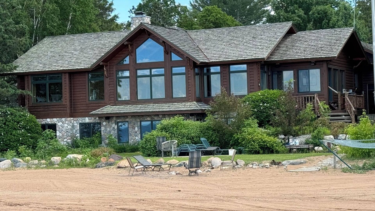 Whipholt Cabin | Leech Lake - Beach campfire sunsets and Prime Fishing and Swimming Getaway