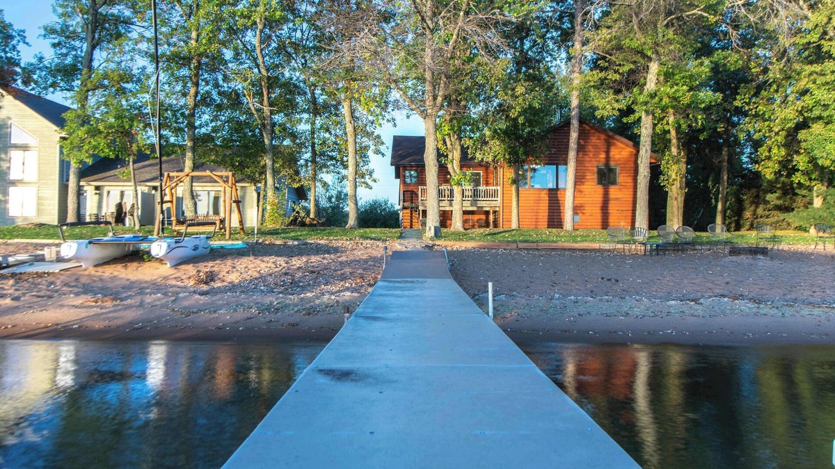 Walker House | Leech Lake Perfect Sand Beach, Flat, Boat Lift, Dock, Kayak, Paddleboat, Garage