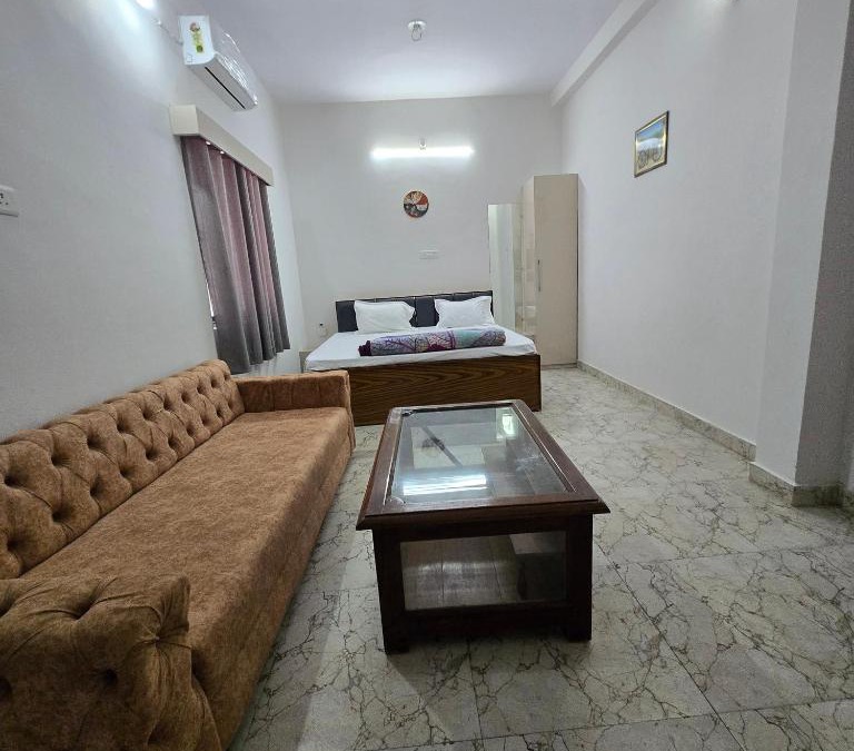 Jabalpur Apartment | Leela homestay - one Bedroom with kitchen