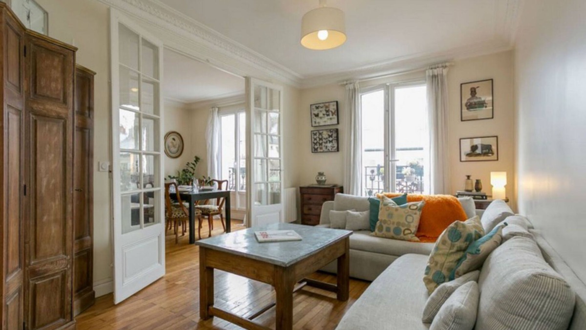 15th Arrondissement Apartment | Left Bank - Walk to Eiffel Tower - Safe and Authentic Neighborhood