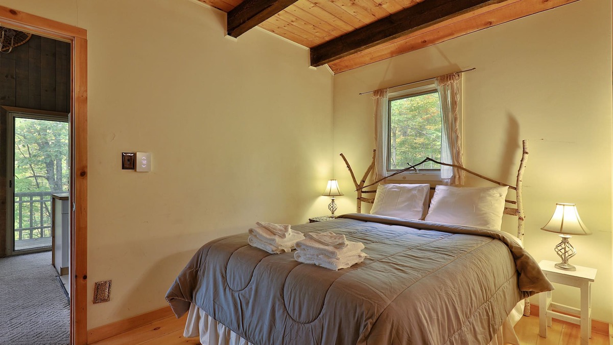 Killington House | Left Duplex Home Directly Across From Pico Mountain, Close to Killington.