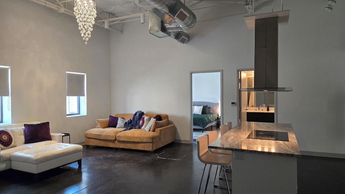 Dallas Design District Apartment | Legacy Hi-Fi Studios Apartment - 2 bedrooms in the Design District