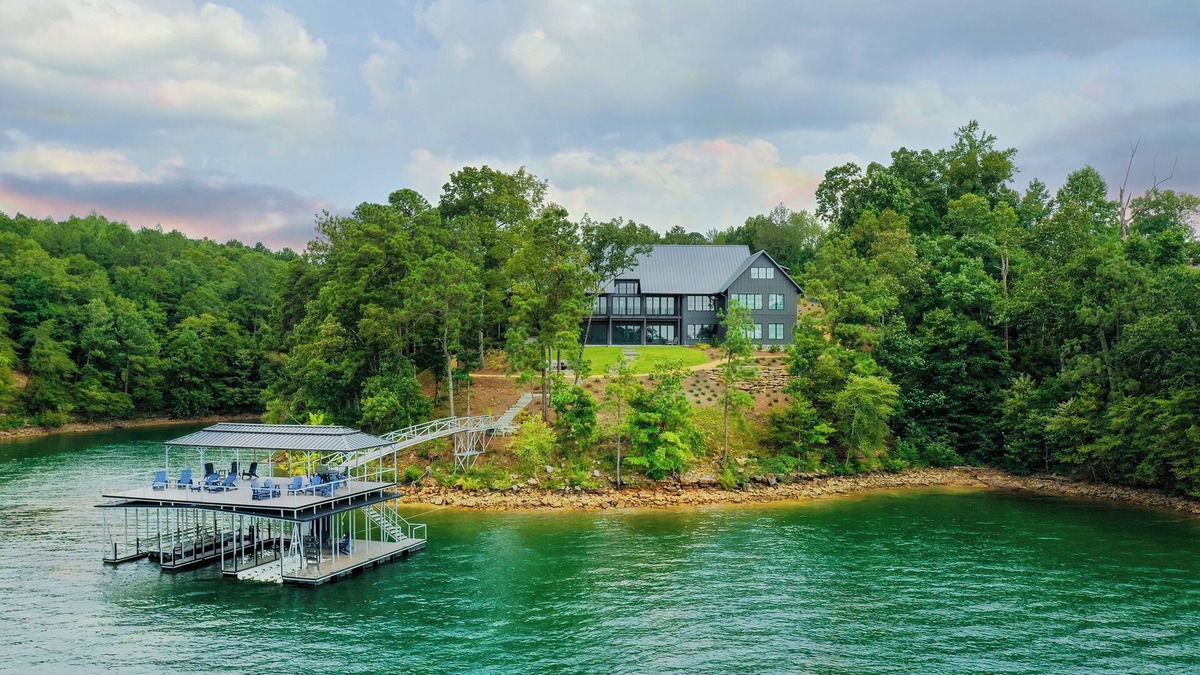 Bremen House | "Legacy Pointe" - A Luxurious Smith Lake Home and place to relax & have fun!
