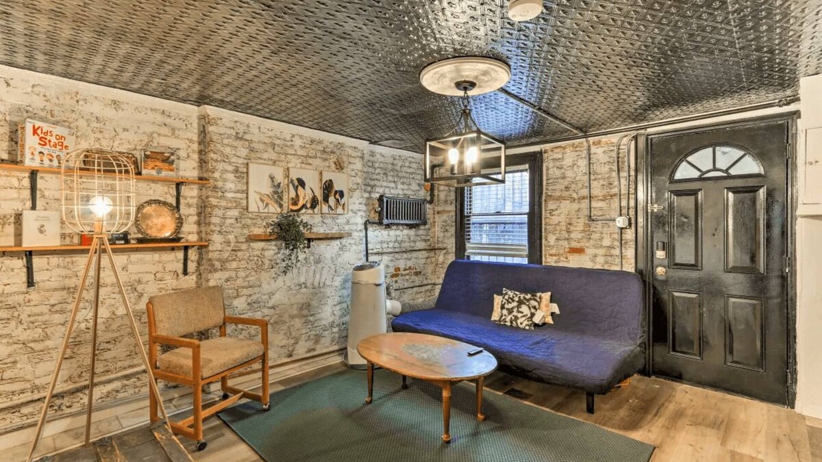 Historic Downtown House | Legal historic home 7 min train to NYC with yard