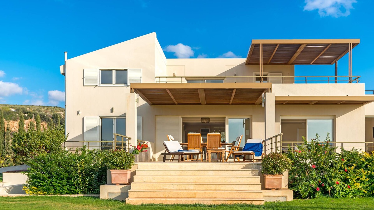 Lavreotiki Villa | Legrena Beach Villa in Sounio (just meters away from a quiet sandy beach)