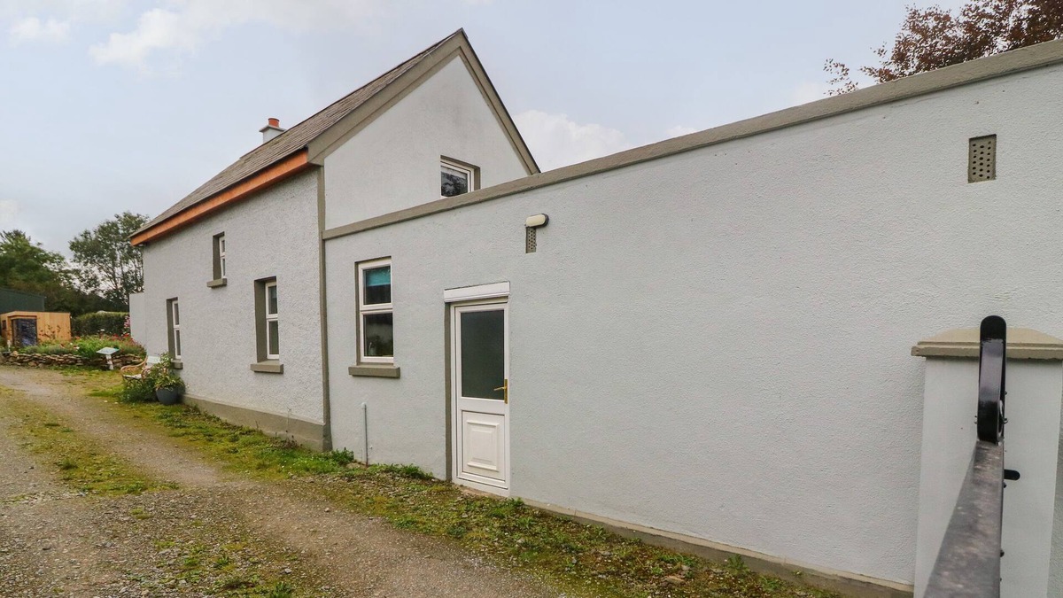 Macroom House | LEHANE'S COTTAGE, pet friendly in Clondrohid, County Cork