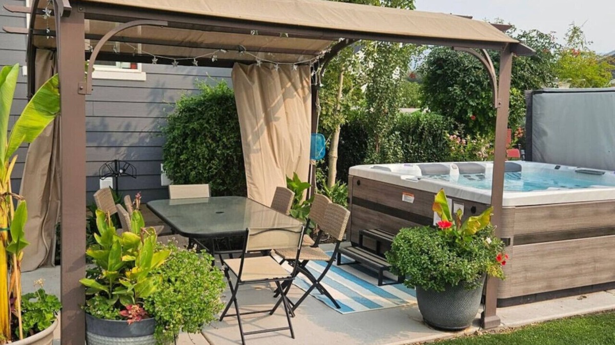 Lehi Condo | Lehi Oasis | Hot Tub | Firepit | 3D Theatre Room