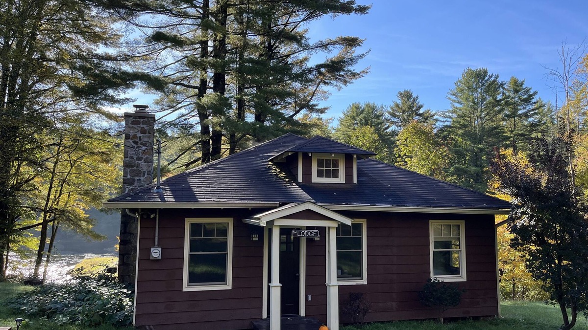 Blakeslee Cabin | Lehigh Lodge Waterfront- Feat. in Philadelphia Mag. Gorgeous private waterfall!