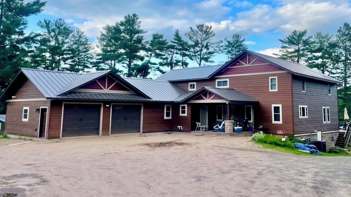 Sarona House | Lemens Lodge Sportsman & Family Lodge on Long Lake-Sleeps 12 - Open all Seasons