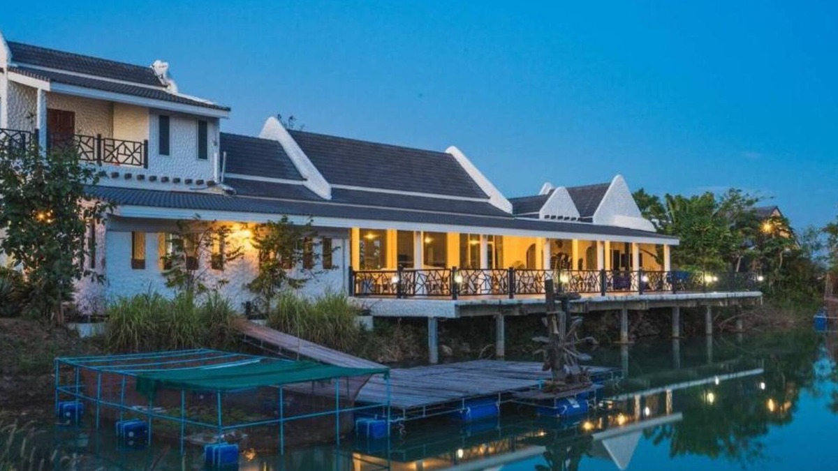 Chum Het Hotel | Lemon Resort