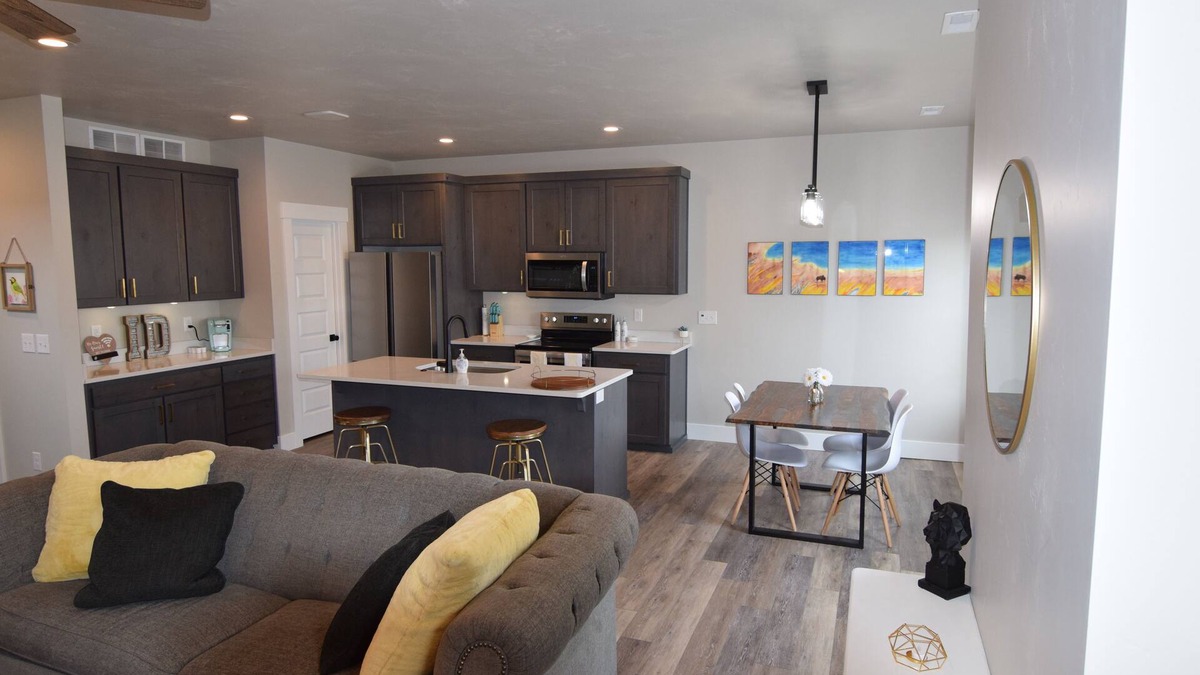Ammon House | Lemon Sunburst - Family Friendly Property