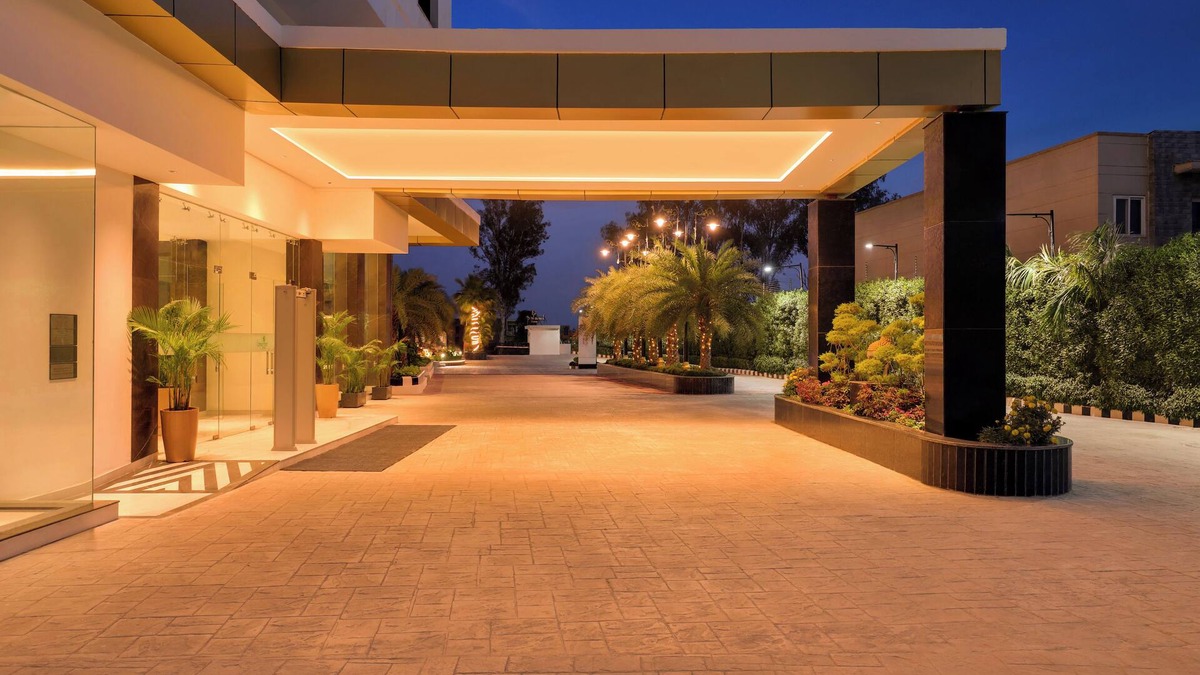 Islamnagar Hotel | Lemon Tree Hotel Chandausi