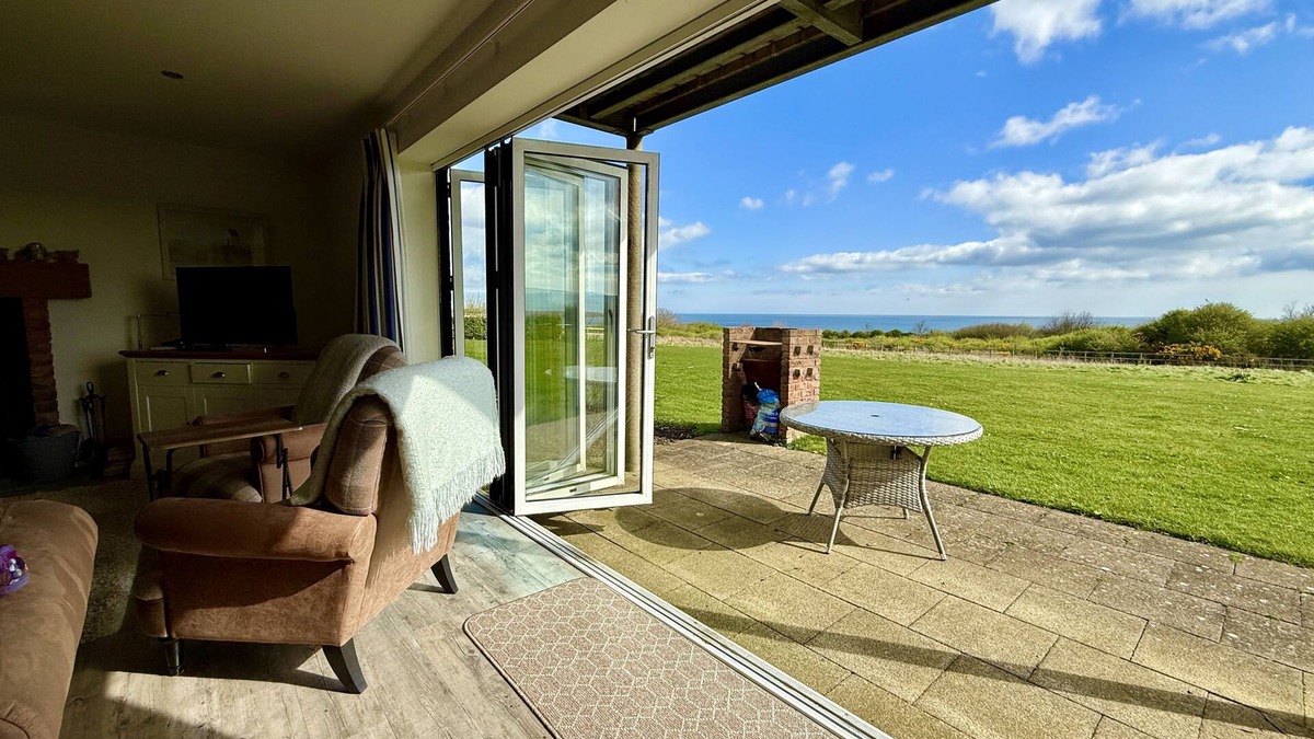 Filey Cottage | Len's Sandy Collection - 3 Cottages that sleeps 16 guests in 8 bedrooms
