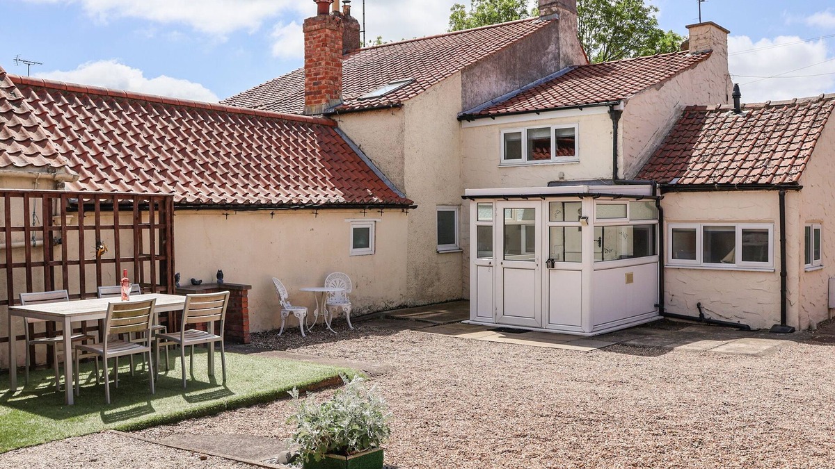 Kilham Cottage | LENA COTTAGE, pet friendly, character holiday cottage in Kilham
