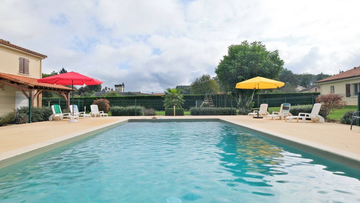 Savignac-les-Eglises House | L’Enclos – House with Air Conditioning and Shared Pool in Savignac-les-Églises