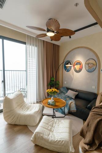 Van Giang Apartment | Leng Ecopark Vangogh Hideaway