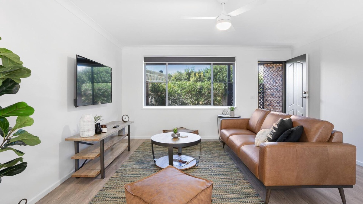 North Creek House | Lennox Belle - Freshly Renovated Townhouse with Wifi