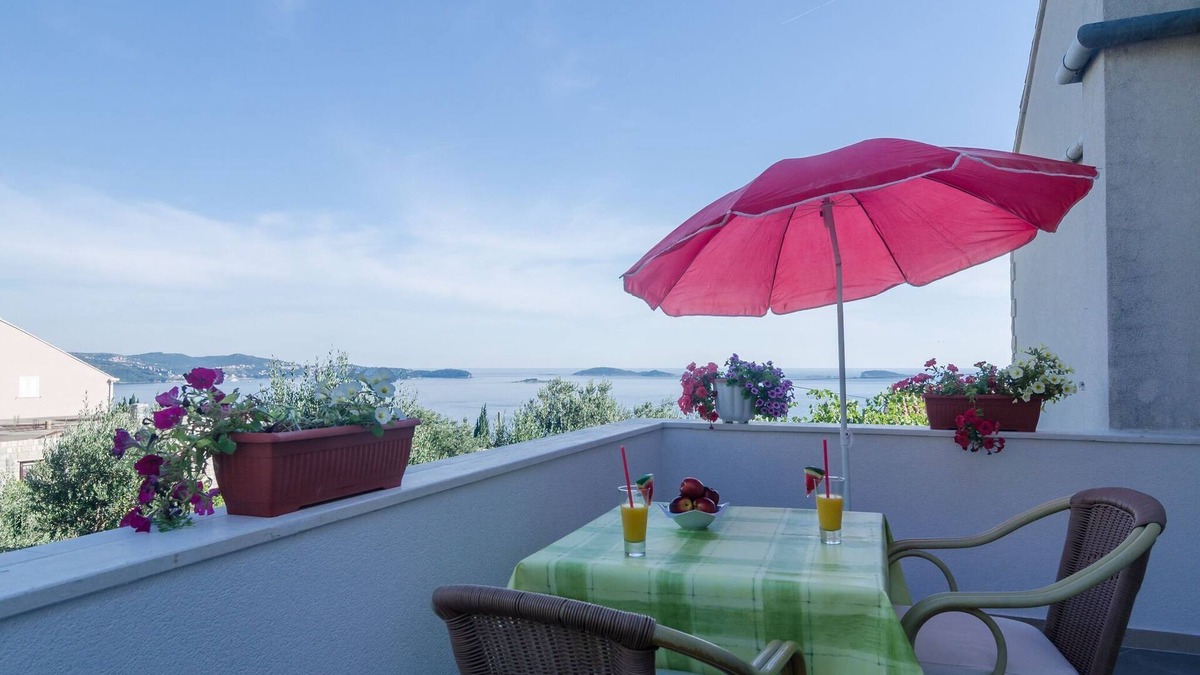Brasina Apartment | Leo's Room - Double Room with Balcony and Sea View