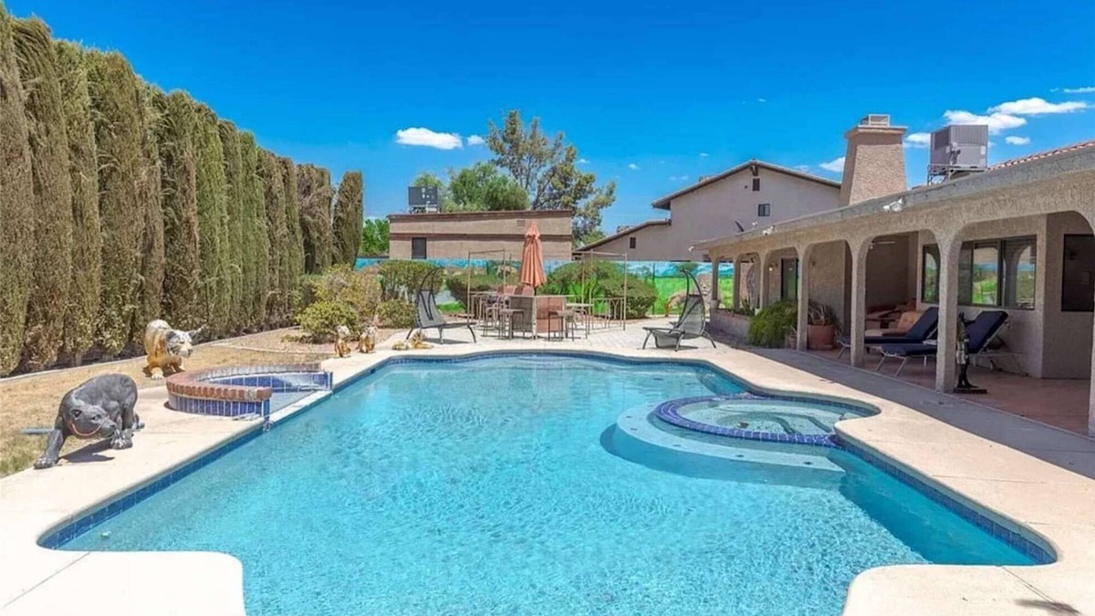 Paradise House | Leopard Lux Gold Rush: Heated*Pool, 4000SqFt, Jacuzzi*, Billiards, Darts, Projector, 4K TV's, Darts