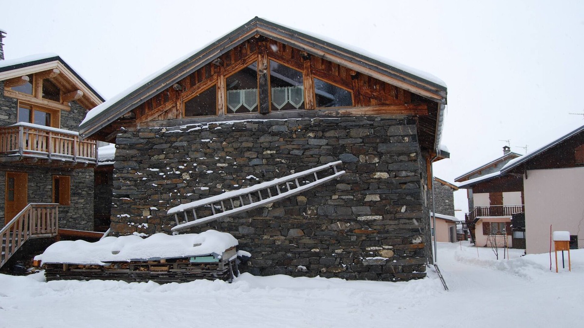 Villarabout Apartment | Les 3 Vallees-Luxurious and bright apartment in chalet renovated in 2006