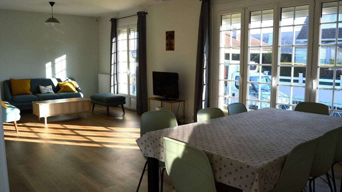 Luc-sur-Mer House | Les 7 Lutins - Maison Avec Jardin, Wifi, Parking