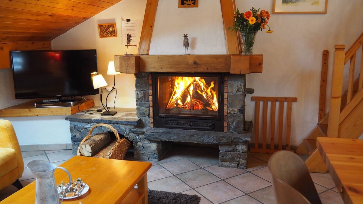 Bozel Apartment | "Les Barmés" 8Pers Fireplace Terrace Private garage & parking CENTRE STATION