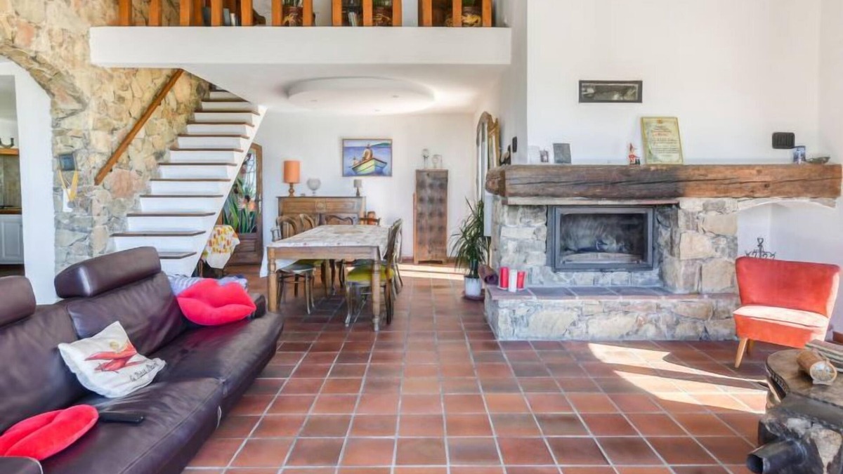 Sollies-Ville House | Les Baux Rouges by Interhome