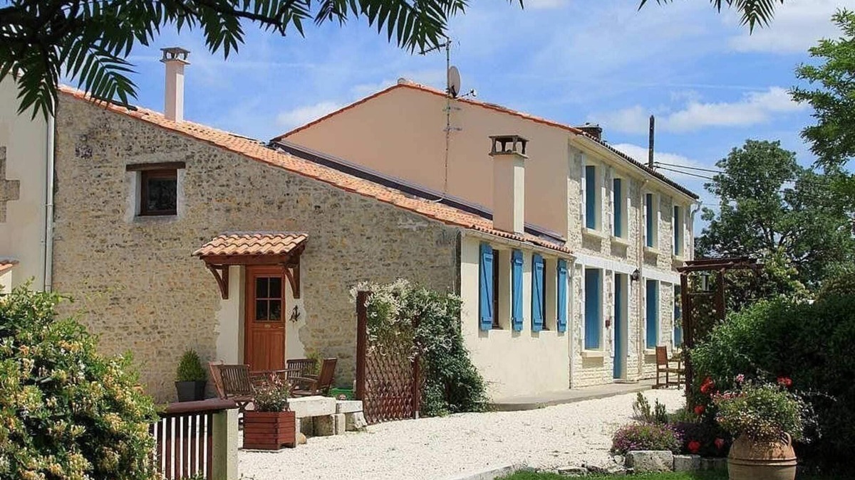 Moragne House | LES Capucines - Gite Complex