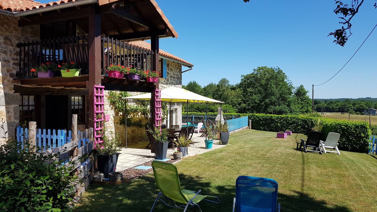 Saint-Estephe House | Les Casaniers Converted Barn with private pool and terraces, 2- 6 people