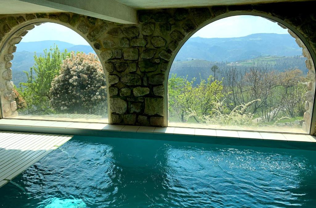 Saint-Sauveur-de-Montagut Bed & Breakfast | Les chambres de la Bastide