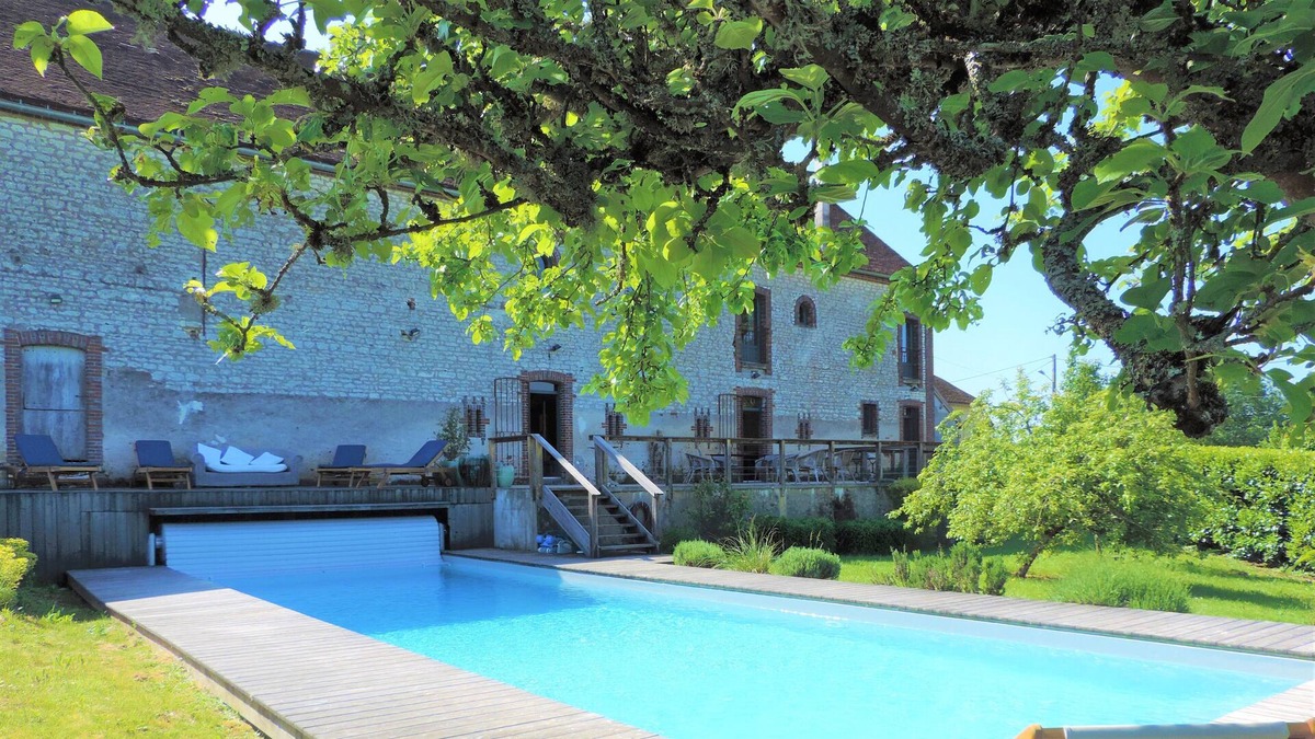 Saint-Aubin-Chateau-Neuf House | Les Champs Blancs (The White Fields)