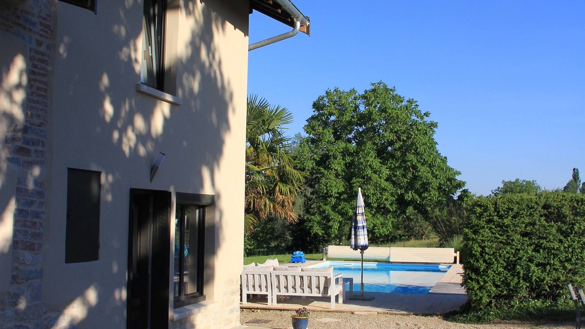 Saint-Remy House | Les Combes, pool and view between Bresse and Dombes