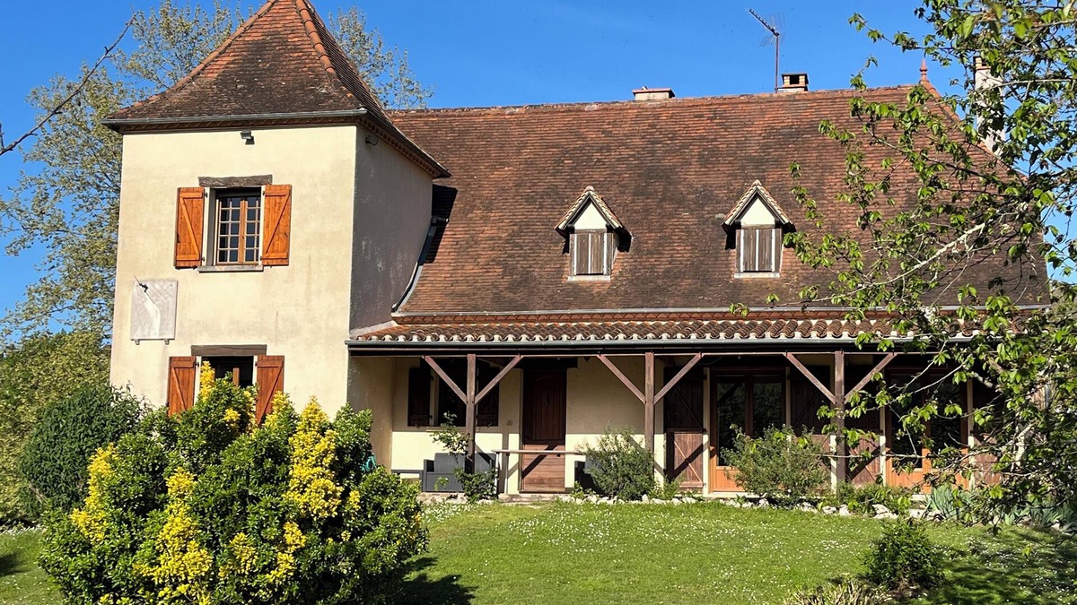 Calvignac House | Les Costes, Calvignac. Large house with pool. Close to the river.