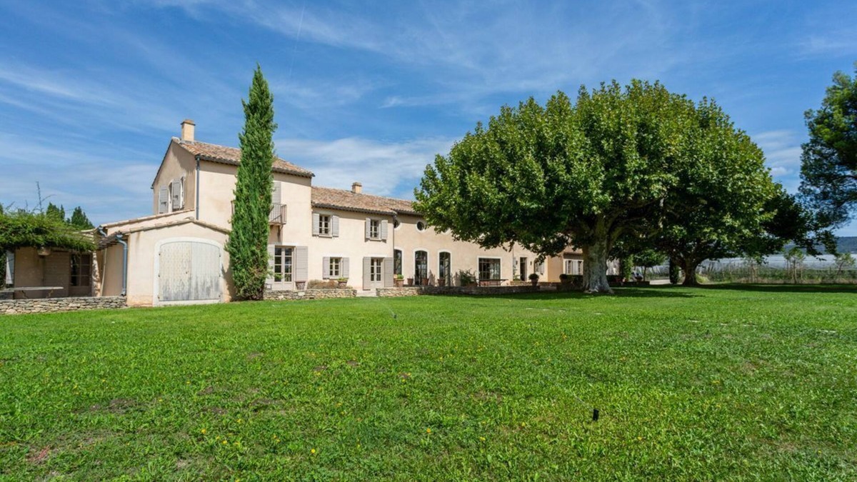 L'Isle-sur-la-Sorgue Villa | Les Deux Mas - Eight Bedroom Villa, Sleeps 16