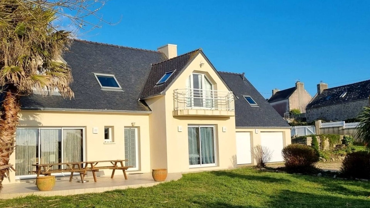 Poulgoazec House | Les Goélands, large family home 400 m from the ocean - 10 to 11 people