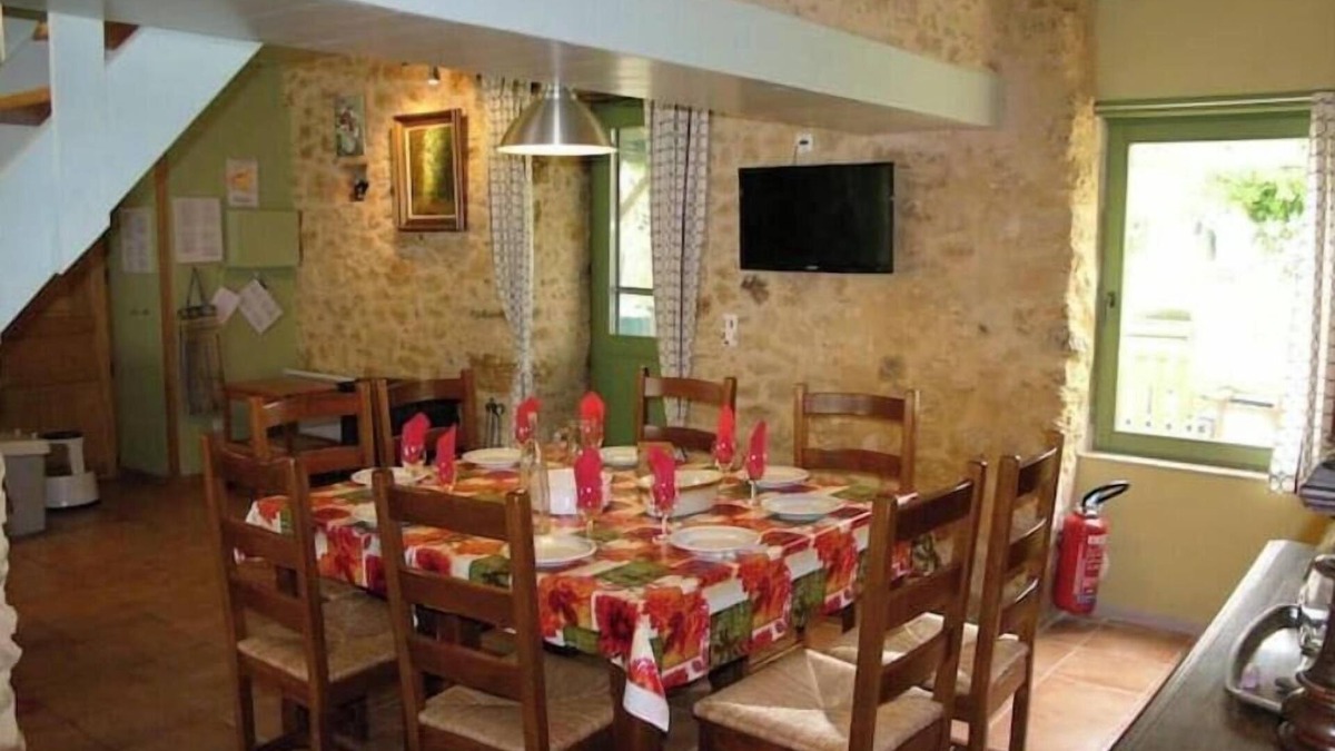 Molieres House | Les Hauts de St Jean : Gîte de 15 Pers Dans Ferme Périgordine - Grande Piscine