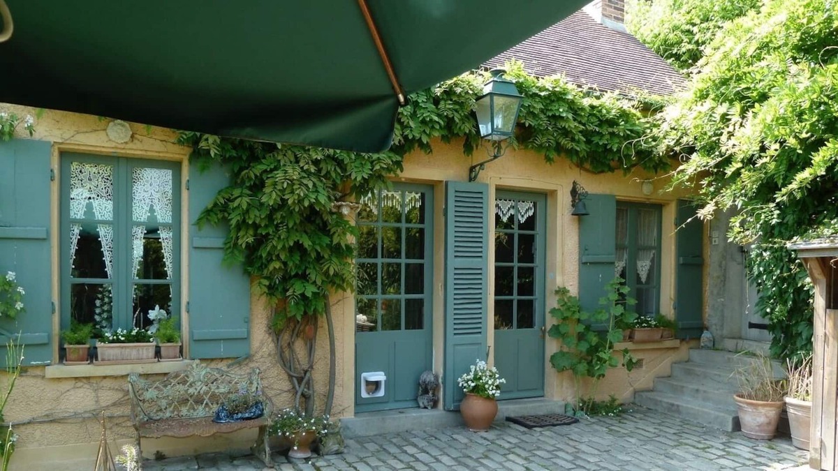 Montfort-l'Amaury House | LES HORTENSIAS charming house