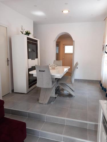 Romilly-sur-Seine House | Les Jardins Secrets
