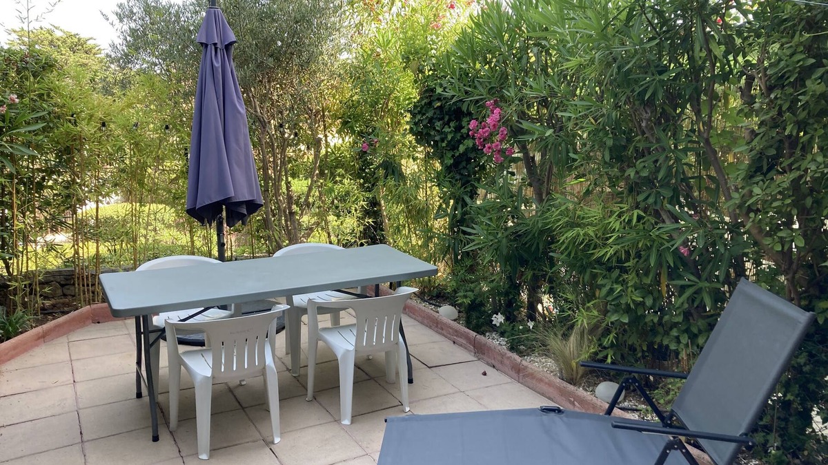 Saint-Cyr-sur-Mer Apartment | LES LECQUES - GARDEN STUDIO 3 MN WALK FROM THE BEACH+PARKING+TENNIS