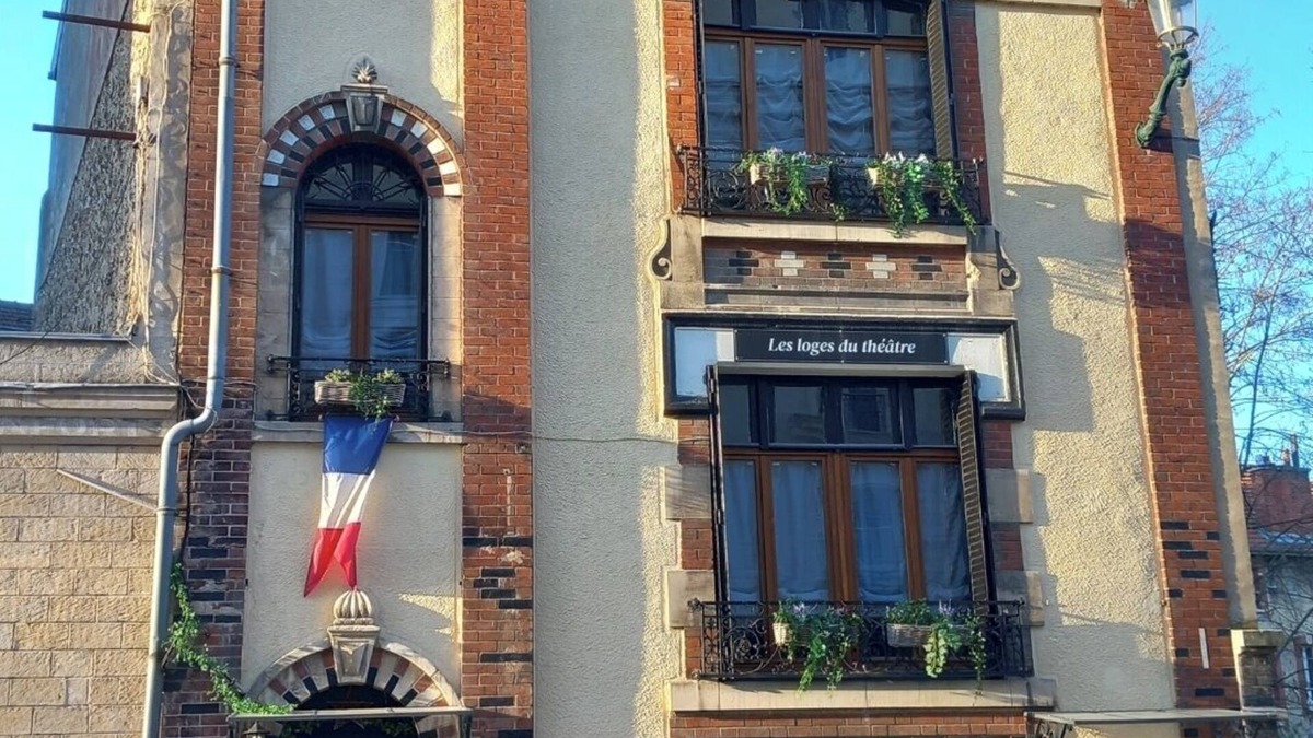 Epernay House | LES LOGES DU THEATRE Complimentary Champagne tasting JACUZZI SAUNA GAME BIKES