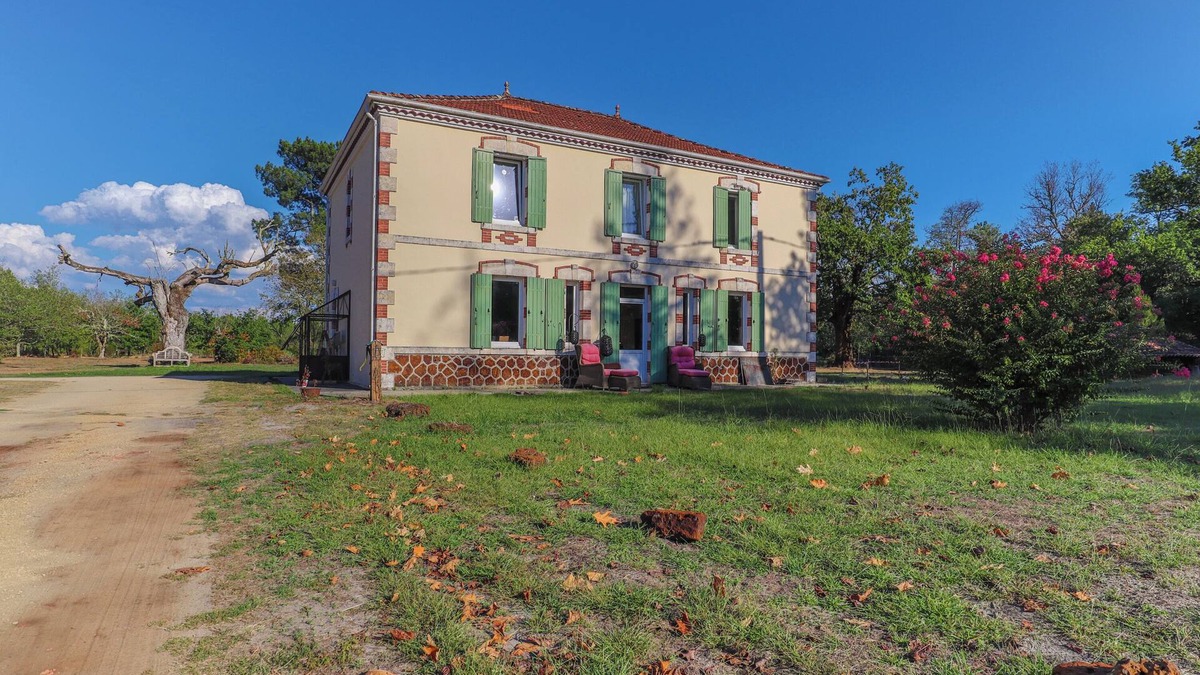 Trensacq House | Les Maisons Des Houssats with shared pool and private terrace.