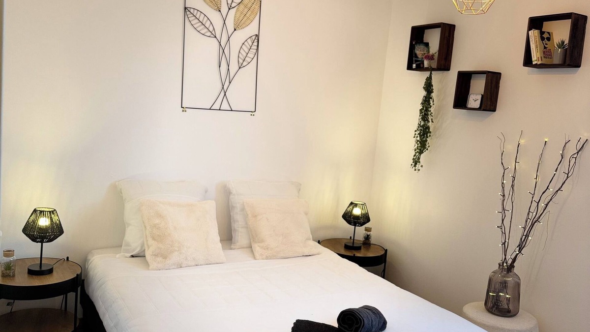 Troyes Apartment | Les Marots - Wifi - Balcony - close to downtown