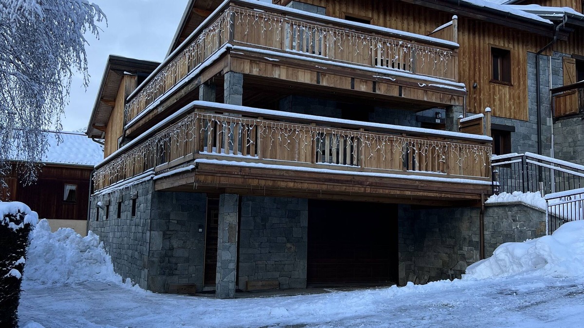 Le Bettaix Apartment | LES MENUIRES BEAUTIFUL APARTMENT OF CHARM ANY COMFORT AND SPA IN CHALET