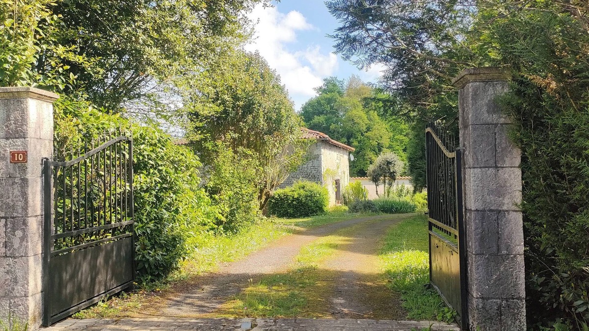 Villiers-le-Roux House | Les Murmures de Charente, a haven of peace, warmth and rejuvenation.