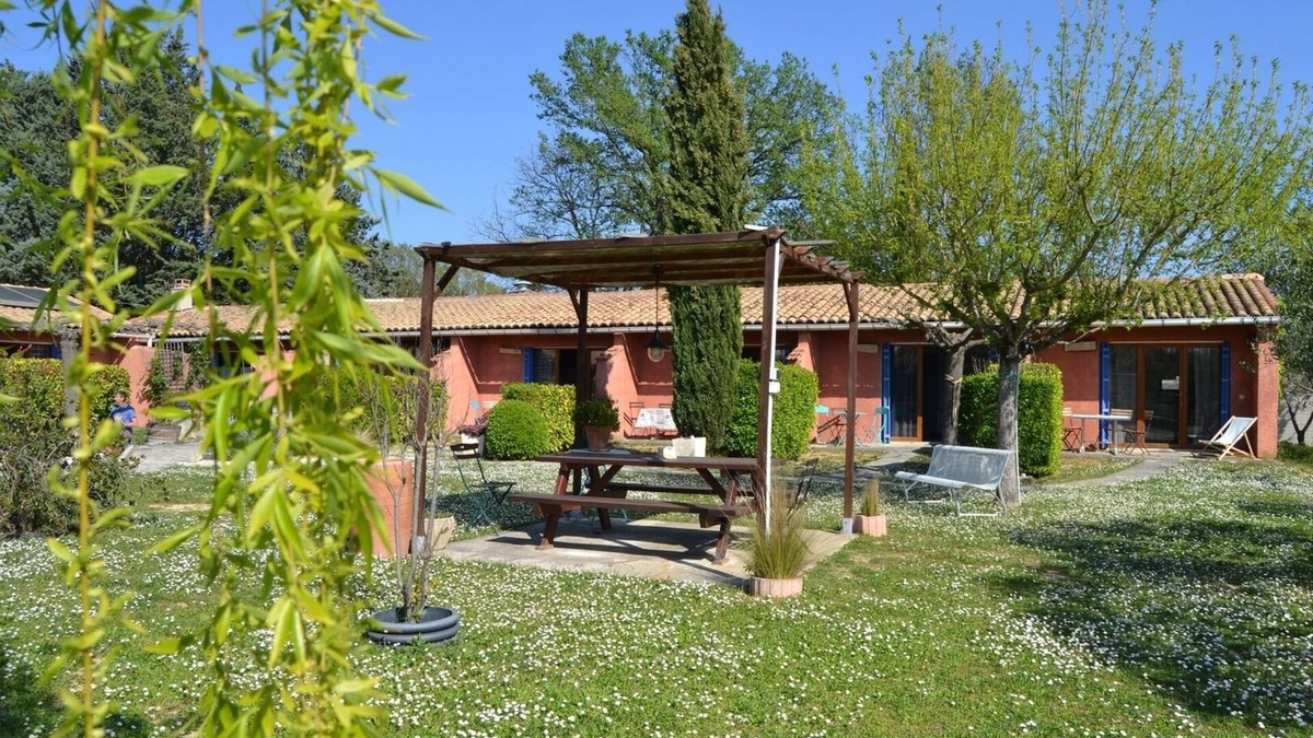 Saint-Dezery Apartment | Les Olivettes - Vintage Cottage