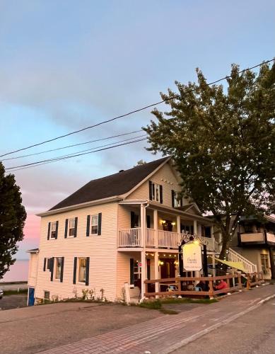 Pointe-au-Pic Bed & Breakfast | Les Pinsons des Rives