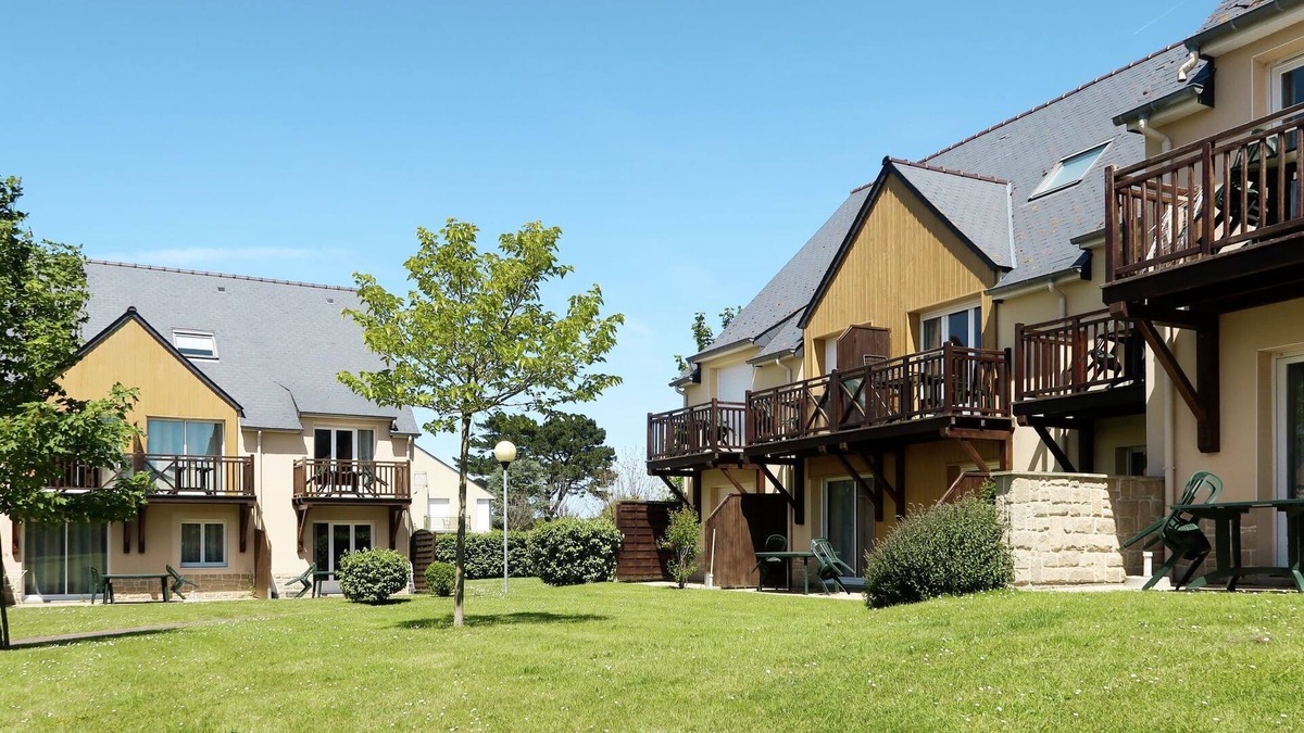 Saint-Briac-sur-Mer Apartment | Les Roches Douvres 36X by Interhome