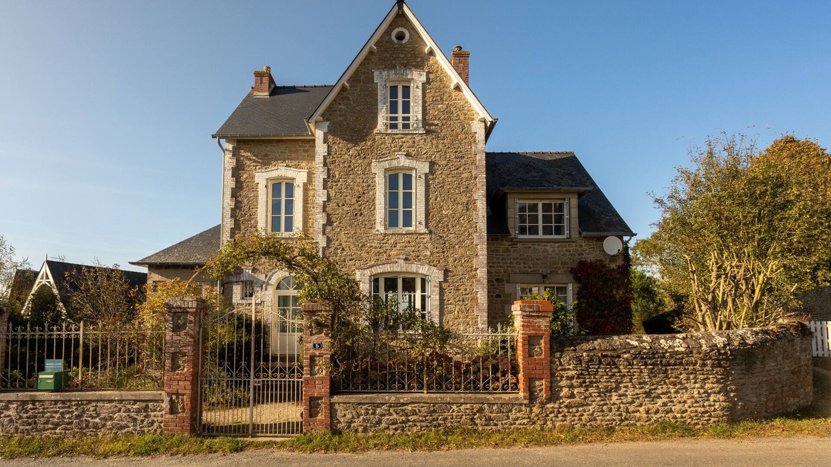 Saint-Jacut-de-la-Mer Villa | Les Rochettes. Charming 3* villa with large garden.