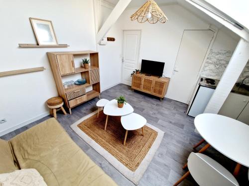 Aulnoye-Aymeries Apartment | Les Studios Proche Gare d'Aulnoy-Aymeries