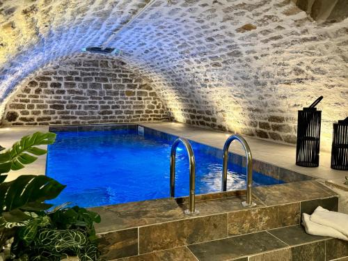 Ville Haute Apartment | Les Suites de l'Enclos - L'Enclos de l'Evêché
